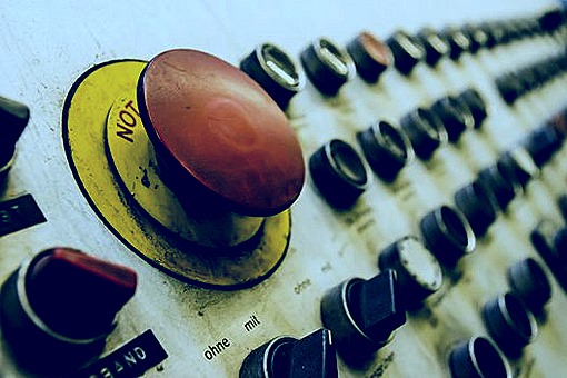 the_red_button_by_stachelpferdchen-d76x3ww