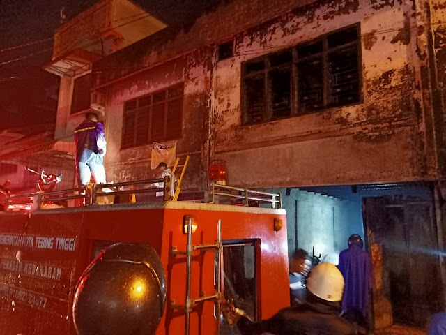 Akibat Hubungan Listrik Arus Pendek, Ruko di Kota Tebing Tinggi Hangus Terbakar 