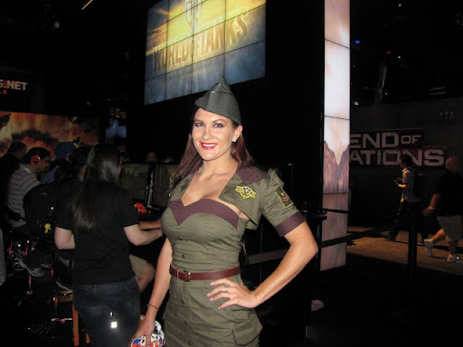 war of tanks booth babe