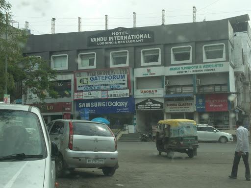 Hotel Vandu International, Badnera Road, OPP. RAJAPETH POLICE STATION, Mudholkar Peth, Kanwar Nagar, Amravati, Maharashtra 444601, India, Restaurant, state MH