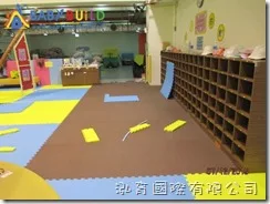 兒童新樂園室內遊戲室地墊安裝工作