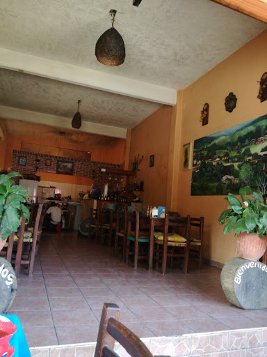 Restaurant Valle Azul, Calle Primero de Abril 6, Centro, El Tuito, Jal., México, Restaurante | JAL