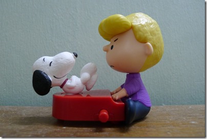 McDonald’s happy meal X The Peanuts Movie 2015 toys: Snoopy & Schroeder