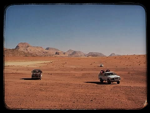 Desierto de Wadi Rum en 4x4 - Senderismo en Petra y Wadi Rum (9)