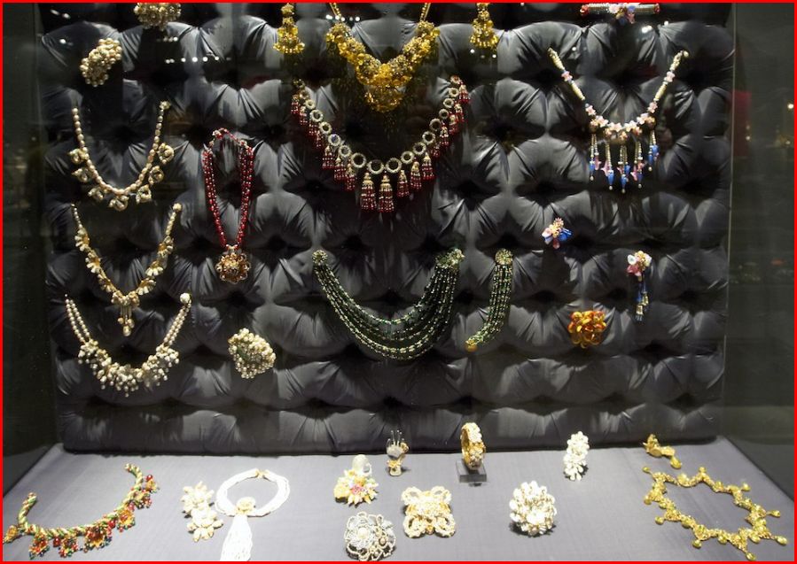HANNA BERNHARD JEWELRY PARIS BARBARA BERGER'S COSTUME JEWELRY EXHIBIT IN MEXICO CITY