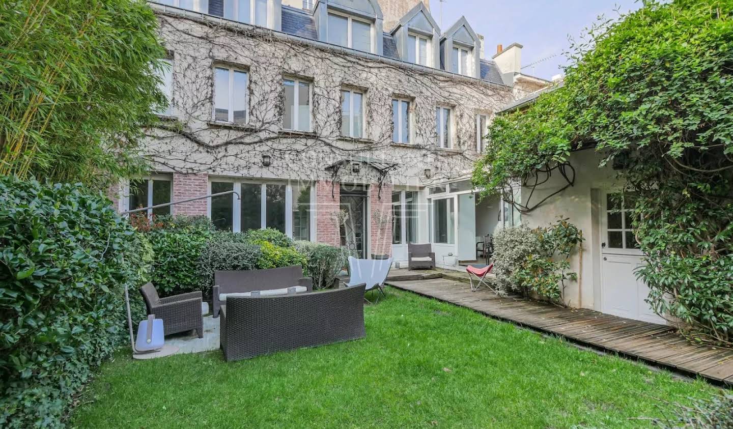 House with garden Neuilly-sur-Seine