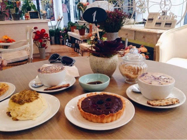 Flowers & Coffee @ CHELSEA'S Cup n' Cake in Curepipe. 