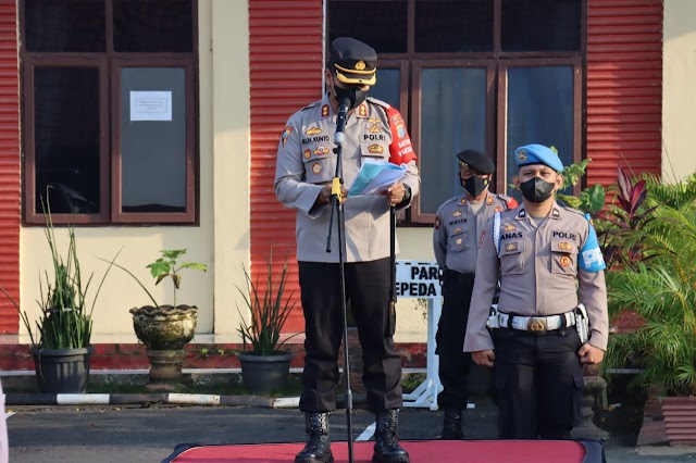 Kapolres Tebing Tinggi Didampingi Wakapolres Pimpin Reward dan Pelepasan Purnabakti