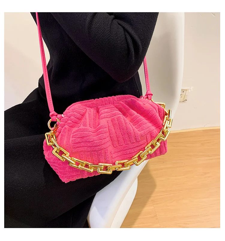 Title 11, One Shoulder Chain Pleated Cloud Bag Stilvolle ...