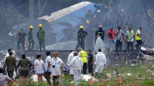 Se estrella avión de Cubana de Aviación poco después de despegar en La Habana: había 113 personas a bordo  