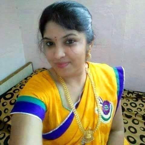 FRAME: Hot indian aunty