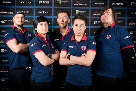 파일:external/wiki.teamliquid.net/446px-Gambit_at_Dreamhack_Austin.jpg