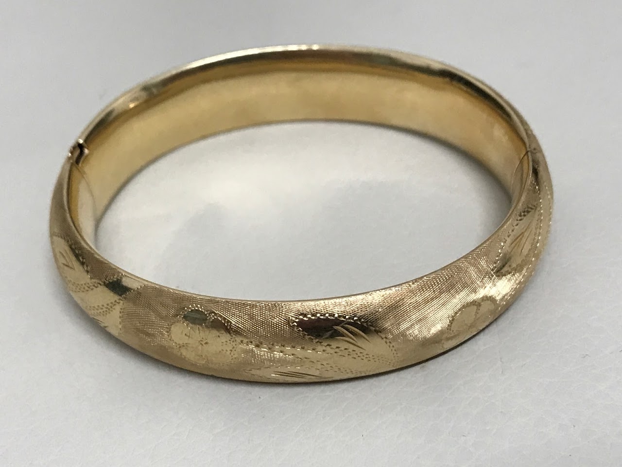 14K Gold Rine Bangle