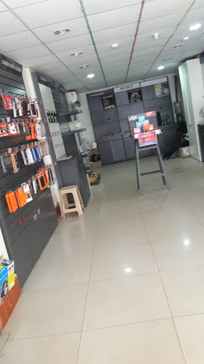 Reliance Mobile Store, Mission Rd, Buxi Bazaar, Cuttack, Odisha 753001, India, Electronics_Retail_and_Repair_Shop, state OD
