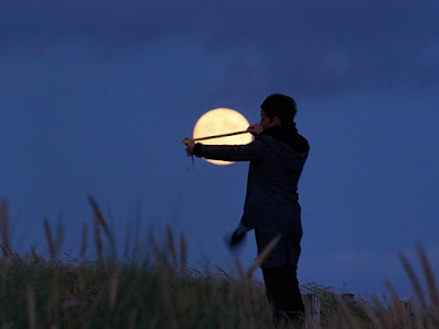 cool and creative photo with the moon