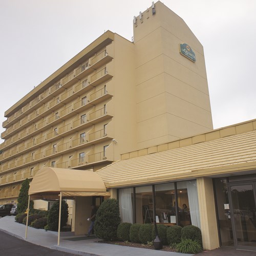 La Quinta Inn & Suites by Wyndham Stamford / New York City