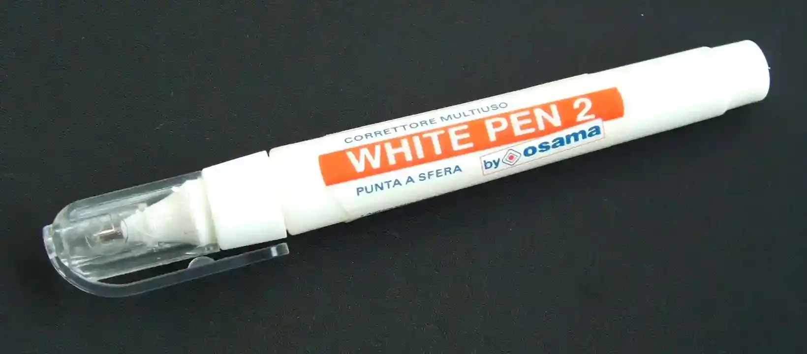 Correction pen Correction pen