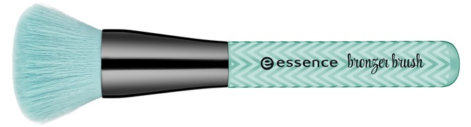 ess_make_me_pretty_Bronzer_Brush