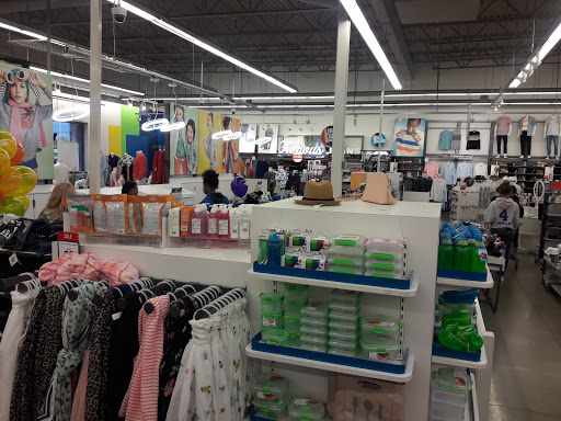 Clothing Store «Old Navy», reviews and photos, 2409 Taylor Park Dr, Reynoldsburg, OH 43068, USA