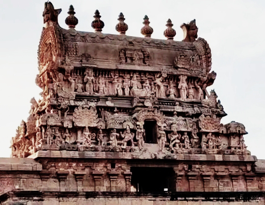 तमिलनाडु के कुंभकोणम में स्थित ऐरावतेश्वर मंदिर सीढ़ियों चलते  हुए संगीत की मधुर धुन सुनाई देता  है पढ़िए और भी रोचक बाते   हिंदी में 