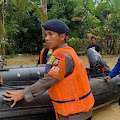 Tim SAR Batalyon C Pelopor Bantu Masyarakat Korban Banjir di Wajo
