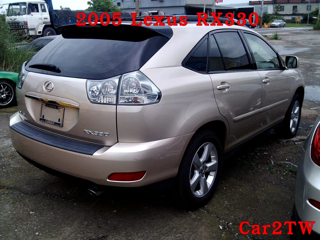 王先生住美國舊金山，於2008年2月想進口中古車舊車2005年份Lexus RX330 V6 3300CC 2WD 330CC四門SUV去台灣，此車為一手車,日本原裝進口,行駛40,000哩(約60,000公里), 請比較將此休旅車賣給當地中古車商, 再回台灣買同型式車,何者划算? 所有費用會是多少？運車Lexus RX330回台灣可以通過檢驗嗎？想從美國舊金山運車回台灣第三道關卡就是ARTC驗車費用了，舊金山運車回台灣費用最高就是ARTC驗車費用，有些車款需要40多萬驗車費用，有些車款需要20多萬驗車費用，有些車款只要7萬多元驗車費用，汽車年份款式都會影響驗車費用，運車回台灣費用當中驗車費用也是比較難估算，有些車款看起來驗車費用只要7萬多元，但是實際上進去ARTC驗車中心之後，可能因為某一項目不通過NG而增加費用，或是因未驗車安審授權報告不一致而增加驗車費用，如果是特殊車款還需要調整改善費用，簡單車款調整改善費用大約2萬元，比較難通過車款改善處理費用高達100萬元，建議大家想要運車回台灣之前先請專業進口車代辦公司評估一下，Car2TW是PTT網友推薦進口車代辦公司，協助客戶估算美國買車運回台灣費用及關稅等，歡迎諮詢。