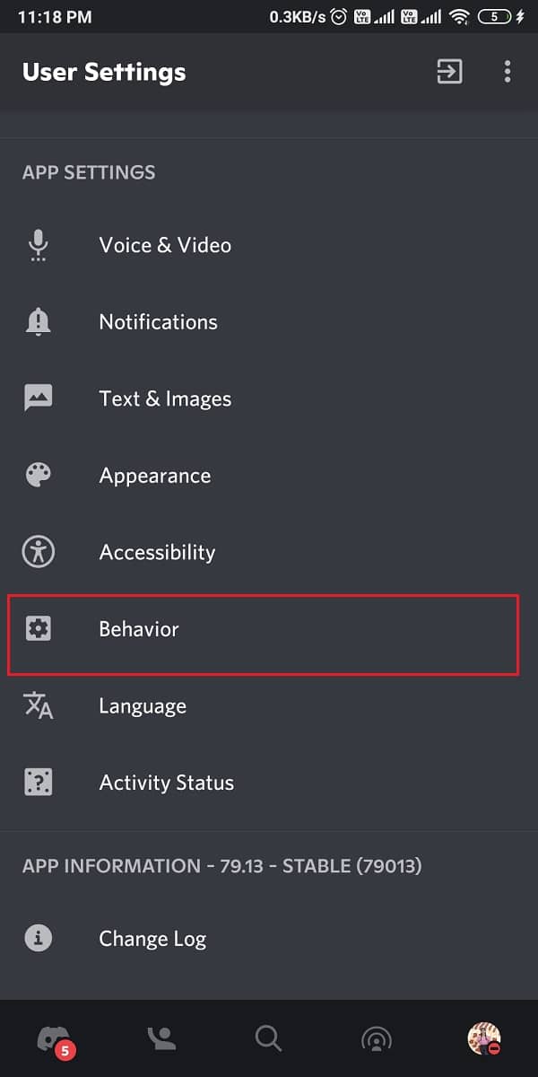 Přejděte dolů na Nastavení aplikace a klepněte na Chování.  Jak nahlásit uživatele na Discordu na počítači nebo mobilu