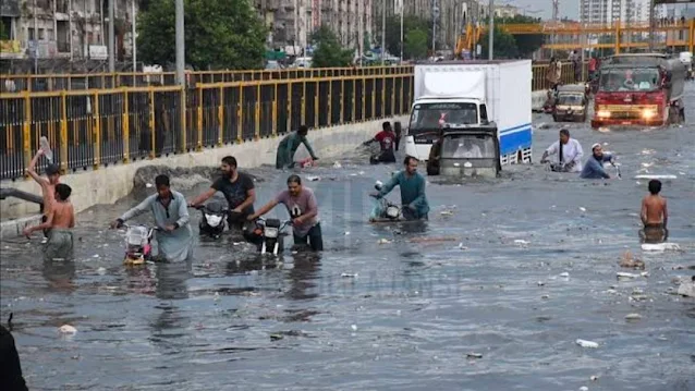 Heavy rains hamper business activities in Karachi