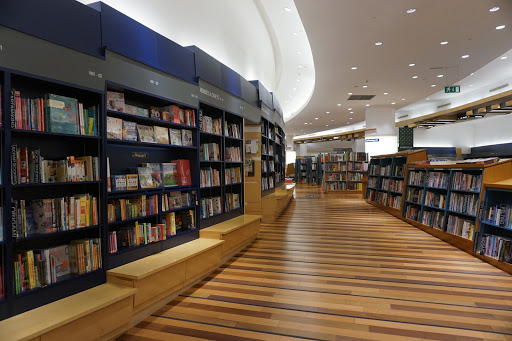 Books Kinokuniya Dubai, The Dubai Mall, Level 2، Downtown Burj Khalifa - Dubai - United Arab Emirates, Gift Shop, state Dubai