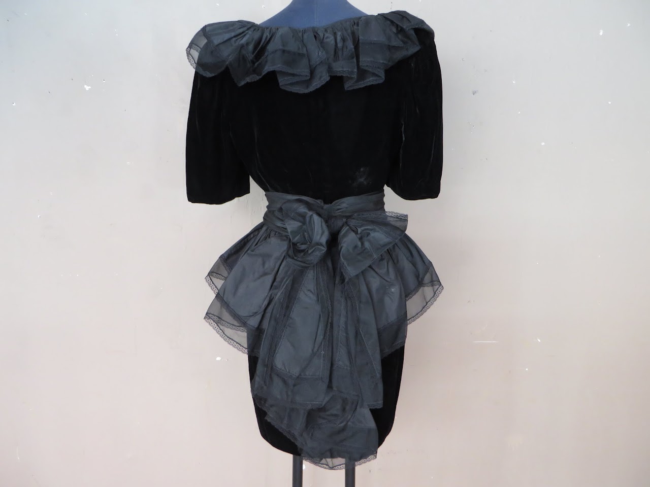 Miss O by Oscar de la Renta Vintage Goth Frock