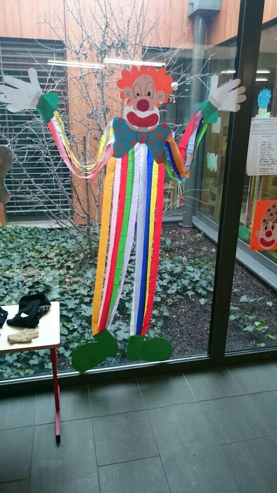 Mi Fiesta Creativa: Enormes decoraciones de payaso usando papel creppe