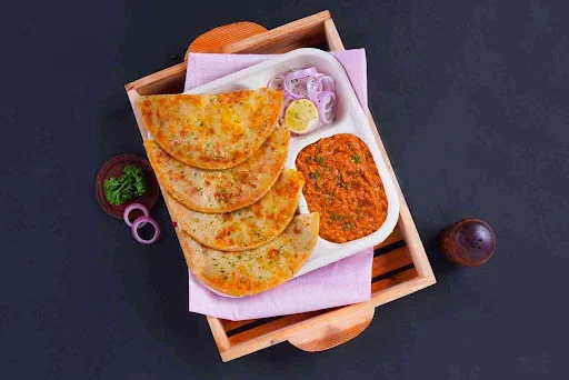 Chicken Kheema & Aloo Paratha Lunchbox