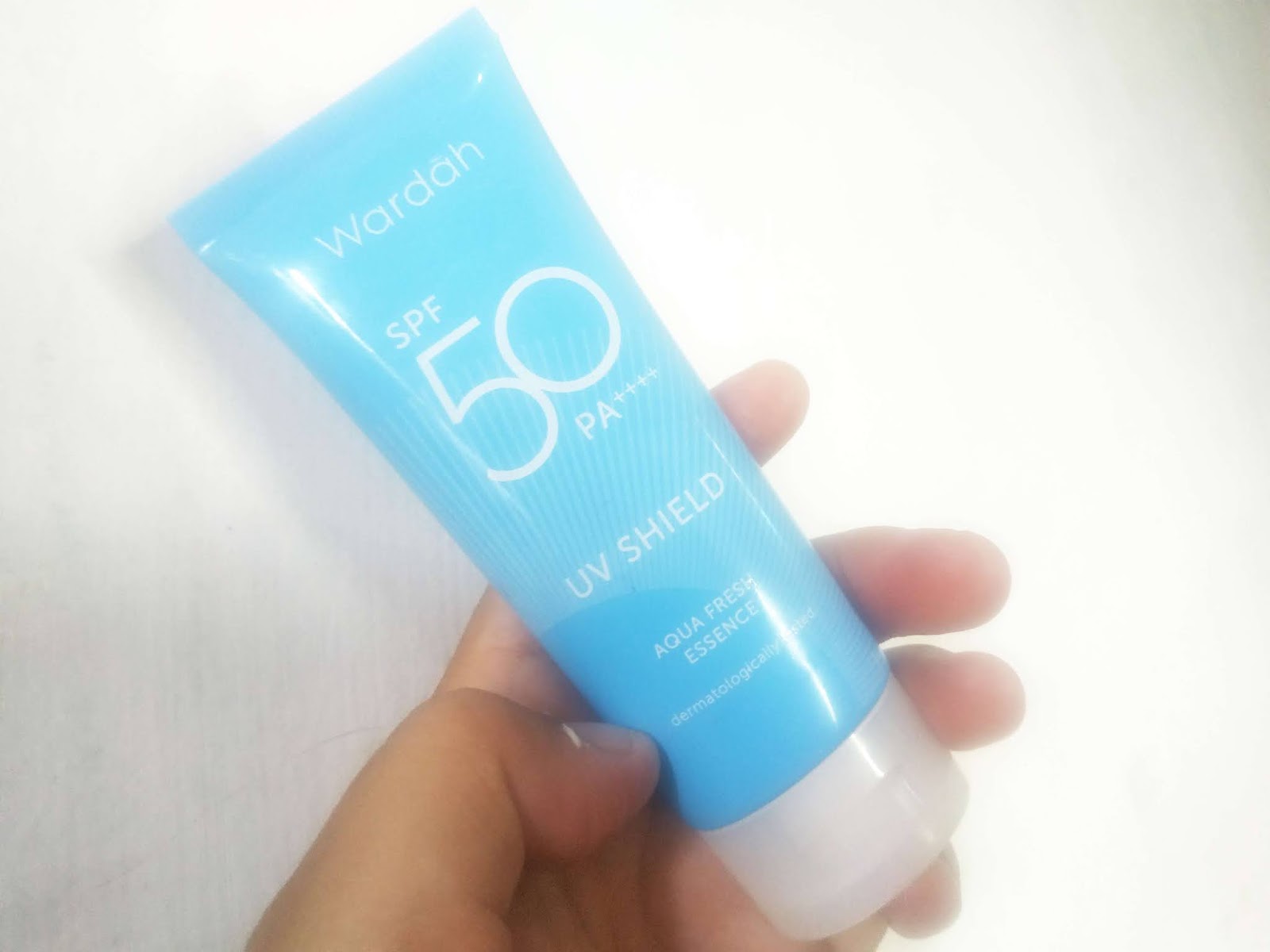 Essence 50 spf. Essence Aqua Fresh. UV Shield Perfecting Base Sunscreen spf50 pa+++, Yoko. UV Shield Perfecting Base Sunscreen spf50 pa+++, Yoko (солнцезащитный крем для лица, Йоко), 15 г.. SPF 50 В синей упаковке.