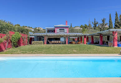 Seaside villa with pool and garden 3