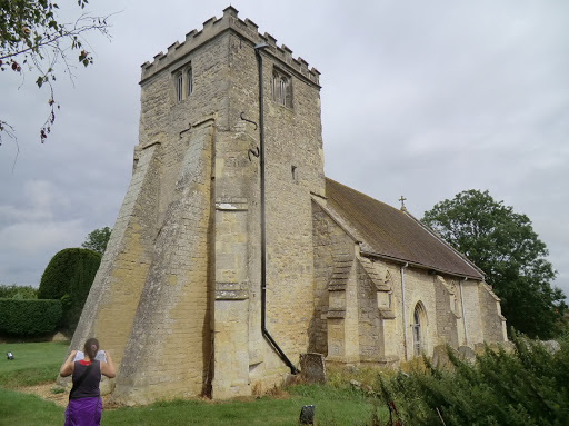 CIMG9969 Studying the directions at Shabbington church