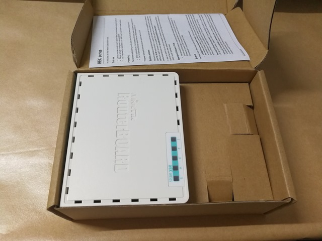 MikroTik RB750Gr3 hEX 開箱