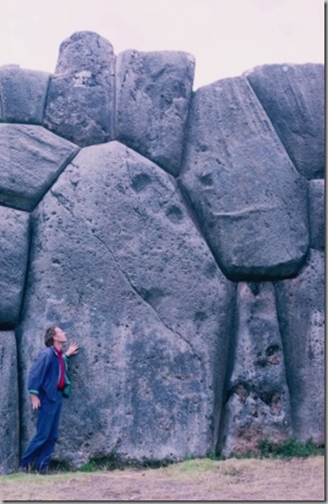 graham_hancock_at_sacsayhuaman_megalithic_site_peru_photo_by_santha_faiia