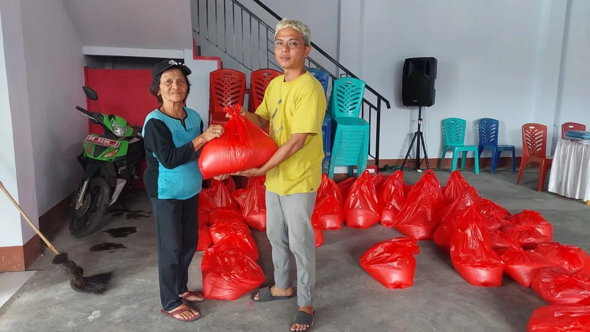 Pasar murah Desa Molompar Dua Selatan. (Foto istimewa)