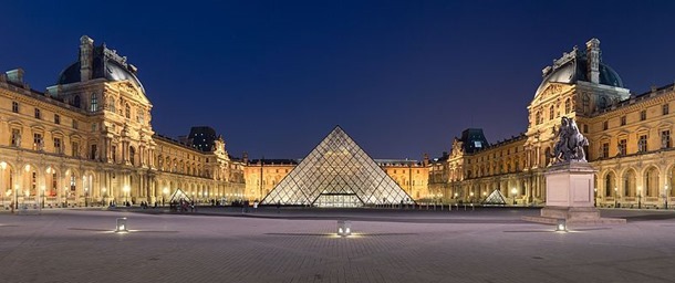 Louvre_Museum