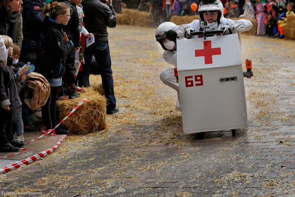 Baixada del Pajaritu, cursa d’andròmines.Carnaval de Tarragona. Tarragona, Tarragonès, Tarragona