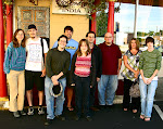 Esperanto group outside Indian restaurant in Harrisburg, Pennsylvania, Fall 2009.
Esperanto-grupo ekster barata restoracio en Harisburgo, Pensilvanio, aŭtuno 2009.