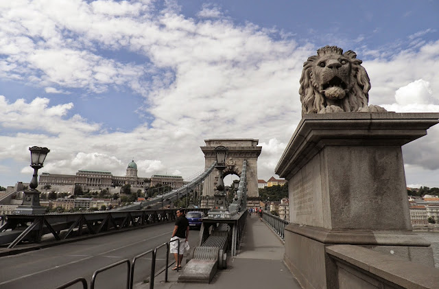 BUDAPEST Y VIENA: UNA SEMANA A ORILLAS DEL DANUBIO - Blogs de Europa - BUDAPEST: PASEO POR BUDA Y VISITA AL PARLAMENTO (6)