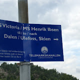 Aanlegplaats van het MS Victoria en het MS Henrik Ibsen nabij Lunde. Aanlegplaats van het MS Victoria en het MS Henrik Ibsen nabij Lunde.