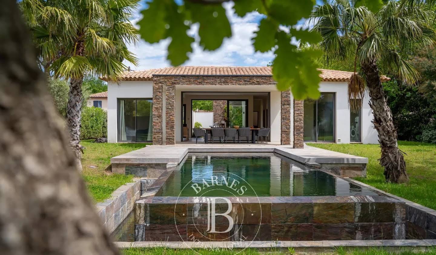 Villa with pool Grimaud