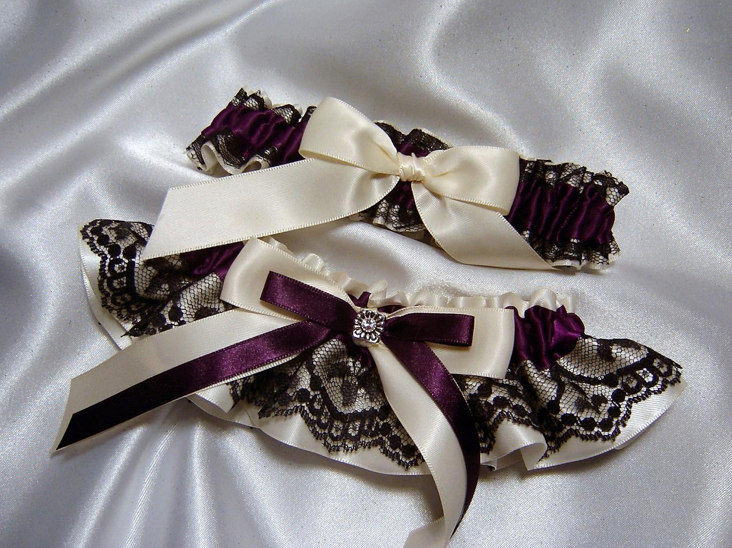 Toss garter is ivory, plum and