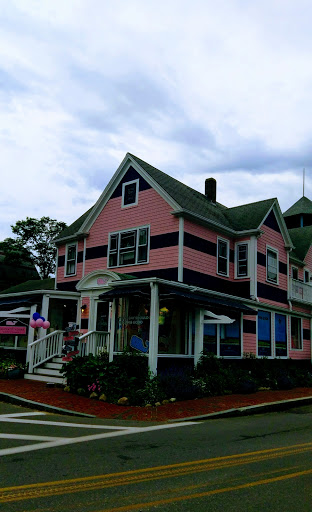 Clothing Store «Vineyard Vines», reviews and photos, 56 Narragansett Ave, Oak Bluffs, MA 02557, USA