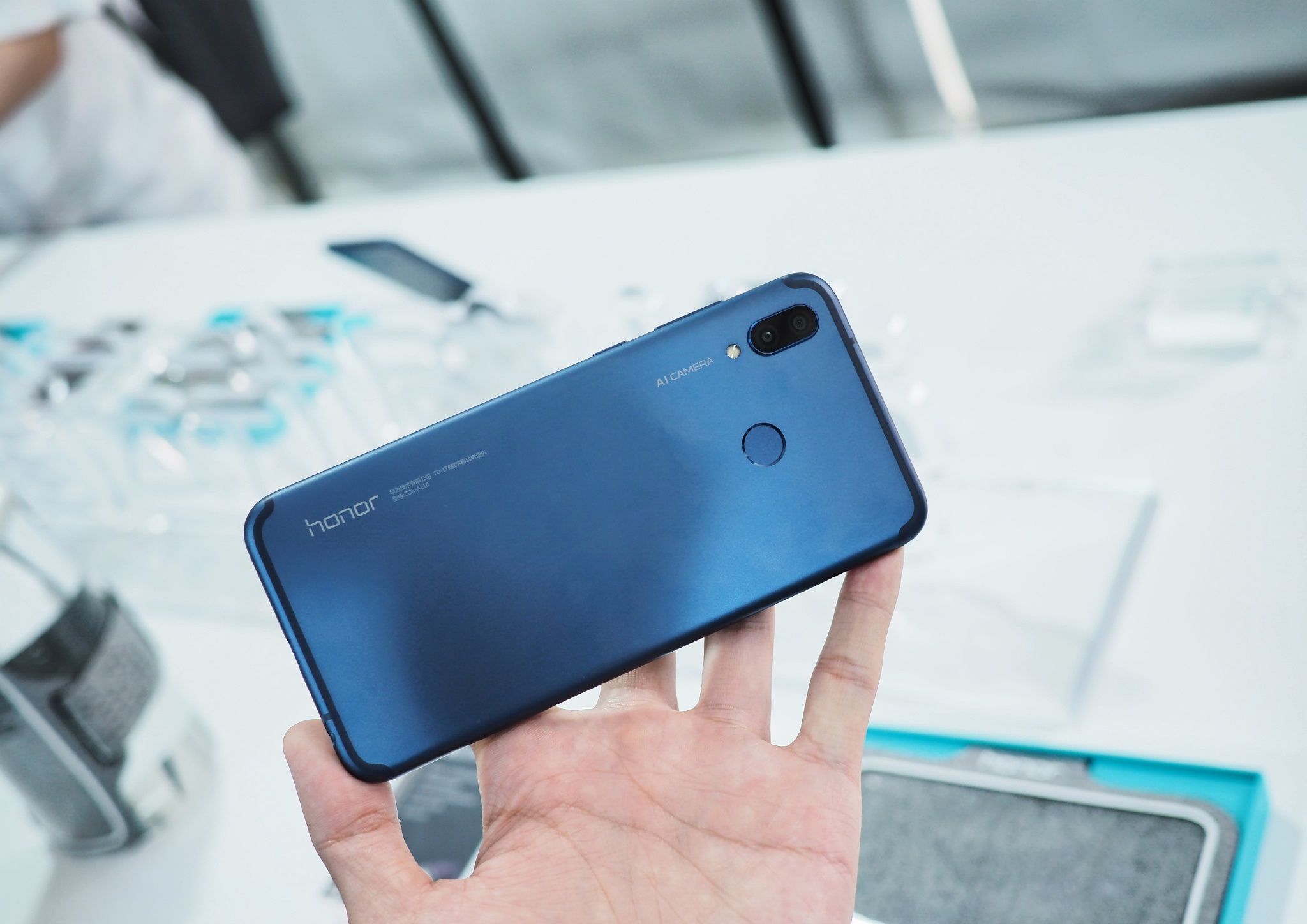 جوال Honor Play يعلن في الصين بجانب Honor 9i