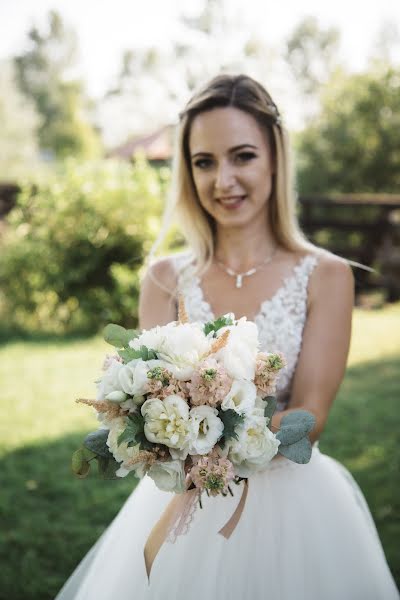 Fotografo di matrimoni Csaba Székelyhídi (csabaszekelyhidi). Foto del 12 agosto 2021