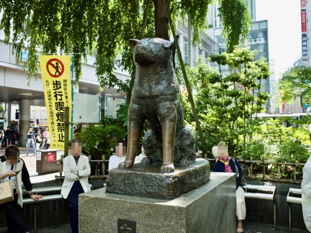 渋谷駅前のハチ公の銅像