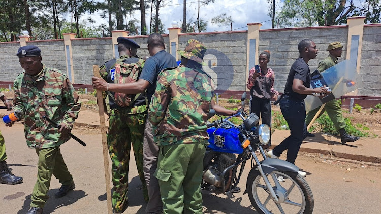 Running battle between officers and locals along the major streets of Kisumu on March 20, 2023